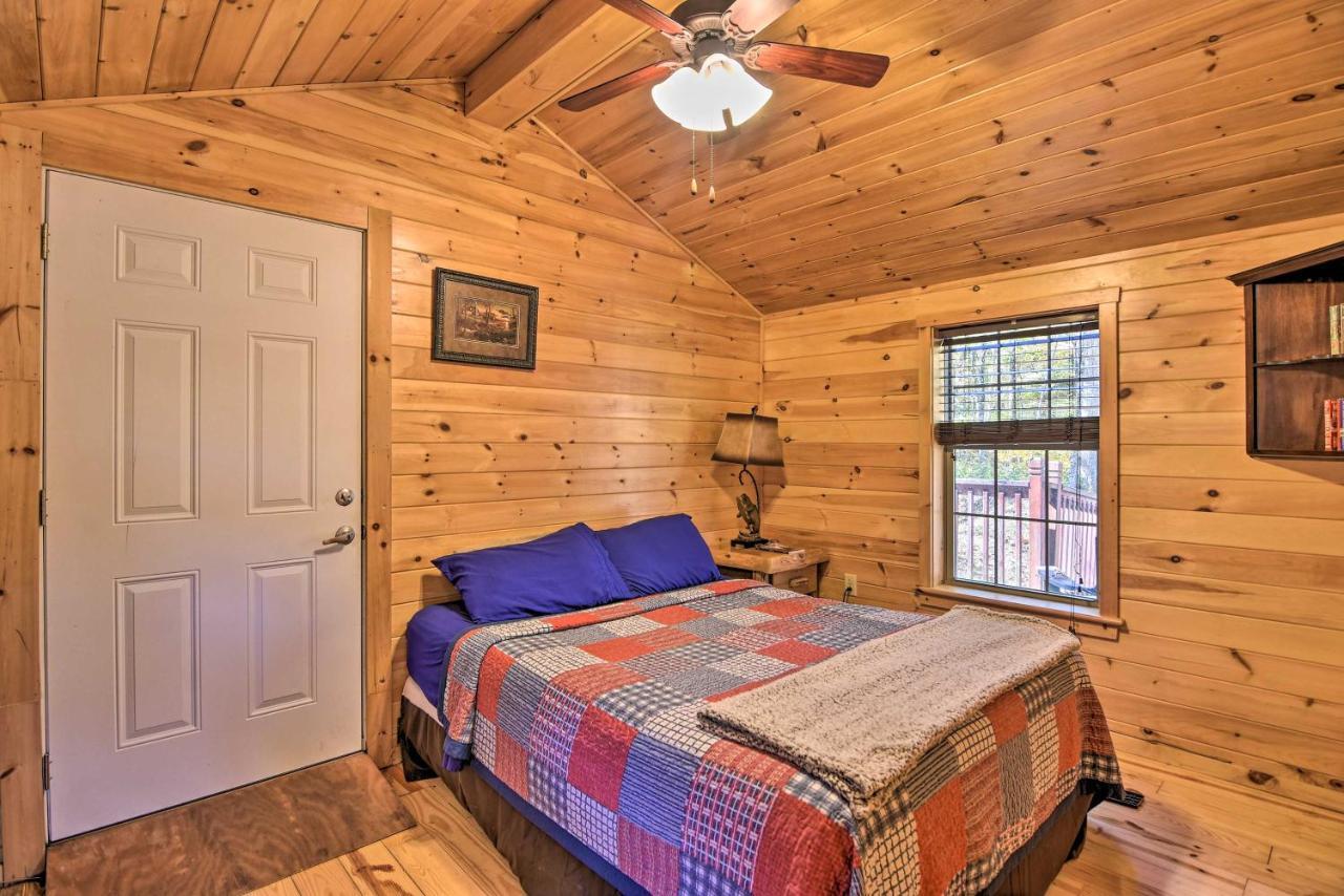 Rural Cabin Hideaway With Fire Pit And Mtn Views! Parsons Экстерьер фото