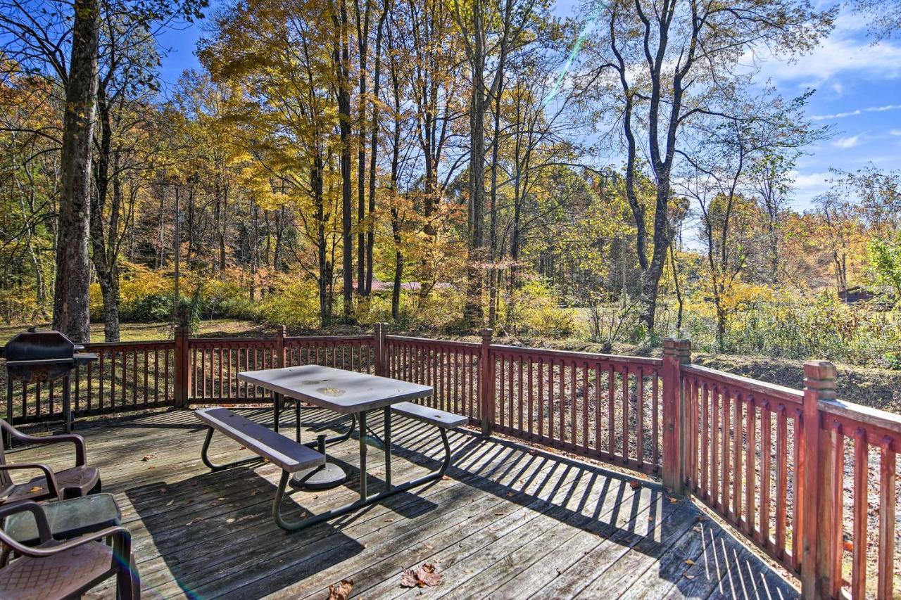 Rural Cabin Hideaway With Fire Pit And Mtn Views! Parsons Экстерьер фото